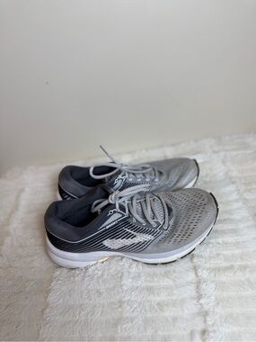 Brooks Women's Gray and Black Running Shoes - Breathable Mesh